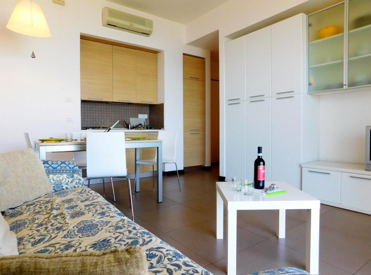 Bilocale Con Favolosa Vista Mare レヴァント エクステリア 写真
